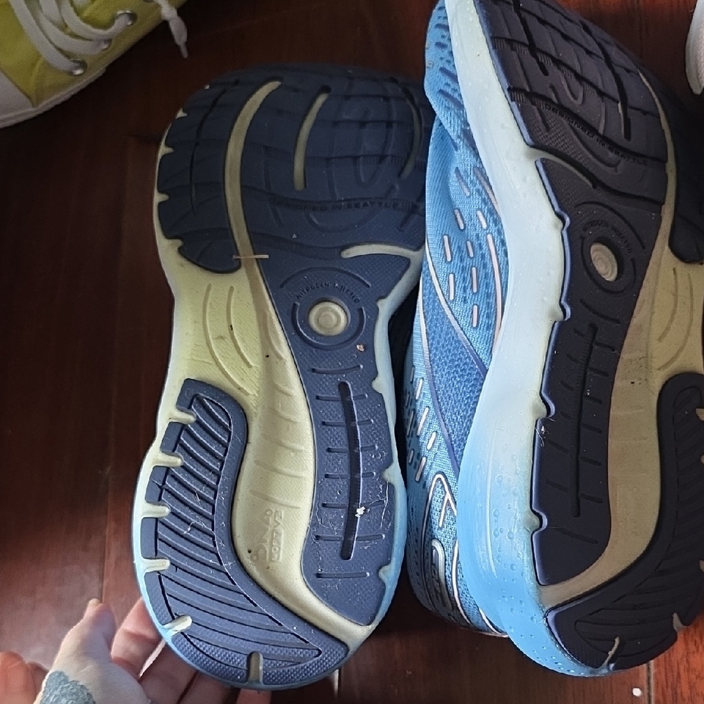 Brooks - Picture 5 of 5